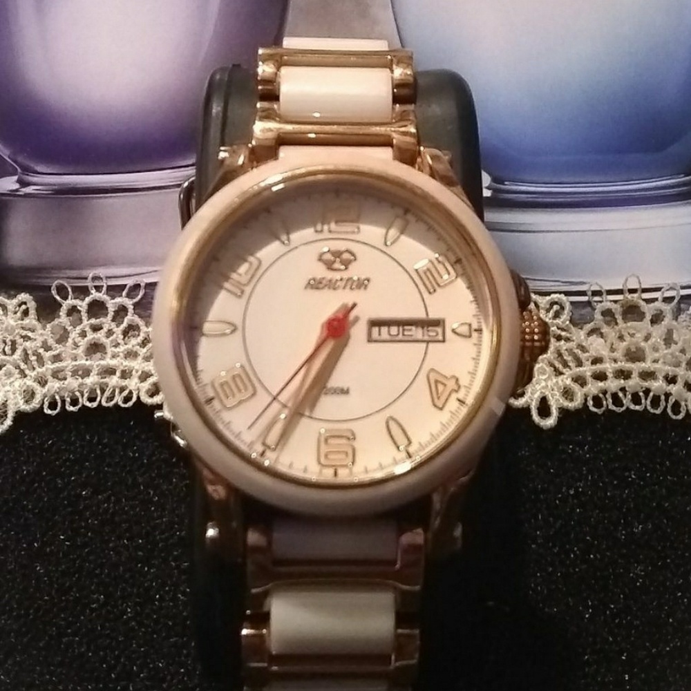 Reactor Woman's 69105 Crystal Analog